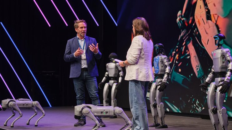 Robotik auf der Bühne: Die Fortschritte im AI-Bereich treiben den Boom der Robotik gerade kräftig an.