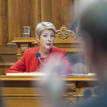 Grüssen sie einander noch? Bundesrätin Karin Keller-Sutter und ...