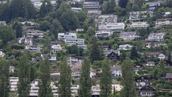 Im Schweizer Immobilienmarkt dürfte die Alterung der Bevölkerung und die Verschiebung der Nachfrage hin zu kleineren Wohnobjekten für bestimmte Regionen zu Problemen führen.