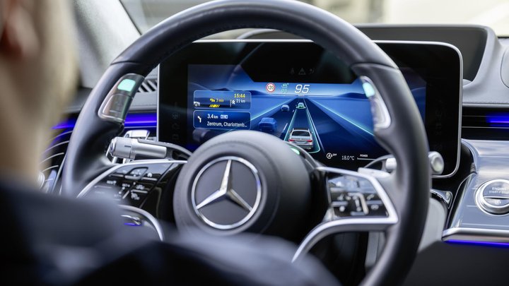 Genehmigt: Mercedes-Benz darf in Deutschland mit 95 km/h hochautomatisiert fahren

Mercedes-Benz is approved for 95 km/h Level 3 autonomous driving in Germany