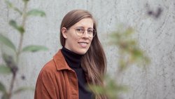 Die Belgierin Catherine De Wolf ist Professorin an der ETH Zürich. Sie hat in Brüssel Architektur und Ingenieurwissenschaften studiert und sich auf Kreislaufwirtschaft in der Baubranche spezialisiert.