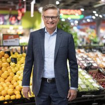 Migros-Chef Mario Irminger ist überzeugt: Wenn man das Schweizer Online-Supermarktgeschäft richtig und in Gänze betrachtet, ist die Migros-Gruppe weiterhin die Nummer eins.