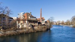 Die Villa zur Schützenlinde liegt in Thun BE direkt an der Aare.