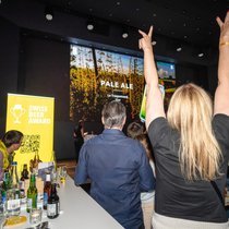 Warten, hoffen, sich freuen. Und danach darüber diskutieren, wer warum, zu Recht oder auch nicht gewonnen hat.