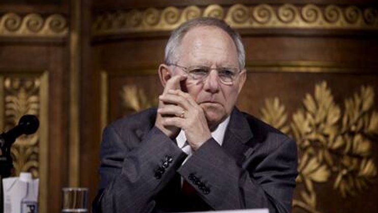 Finanzminister Wolfgang Schäuble wird von der Opposition unter Druck gesetzt. (Bild: Keystone)