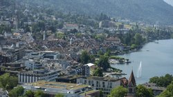 Der Kanton Zug dürfte am Donnerstag als erster Kanton einen Steuerrabatt einführen.