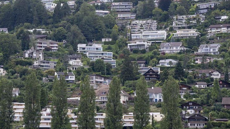 Im Schweizer Immobilienmarkt dürfte die Alterung der Bevölkerung und die Verschiebung der Nachfrage hin zu kleineren Wohnobjekten für bestimmte Regionen zu Problemen führen.