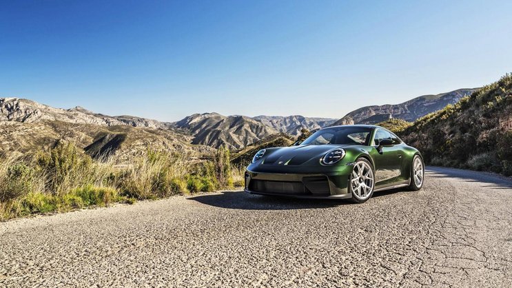 Als alltagstauglicher Sportwagen kombiniert der Porsche 911 GT3 Touring Rennstrecken-Performance mit Praxistauglichkeit.