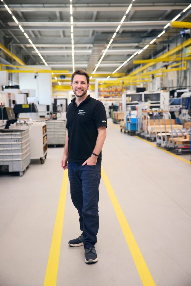 Denis Forster, Leader Vocational Training bei Bühler, wird Cyrill nach Shanghai begleiten und das Team unterstützen.