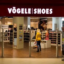Vögele Shoes Filiale: CCC aus Polen hat 70 Prozent an der Karl Vögele AG gekauft – mit der Option auf alles.