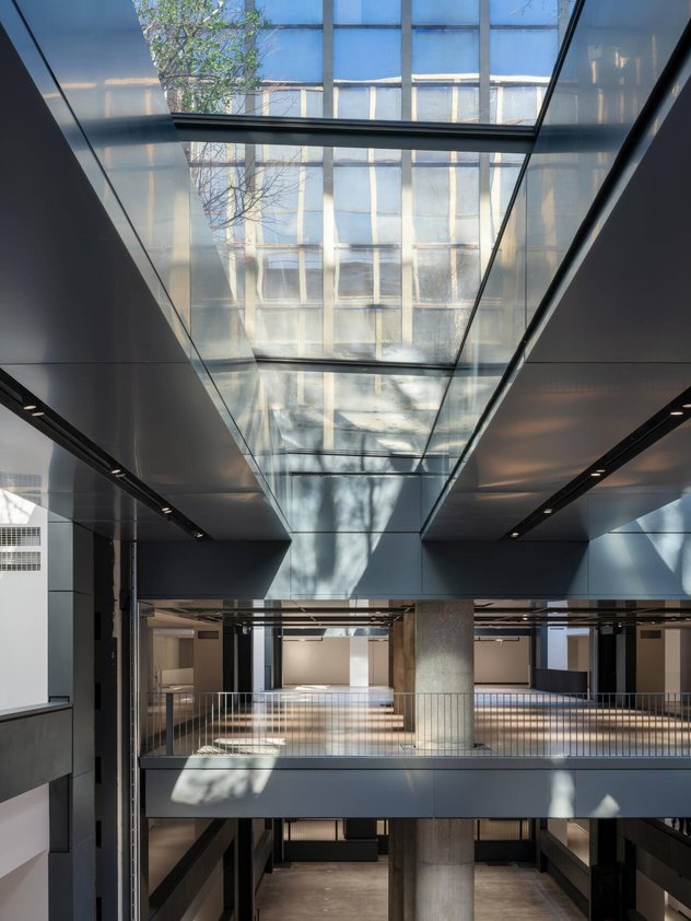 Die Fondation Cartier residiert mit ihren modularen Räumen (im Bild) neu gegenüber dem Louvre.