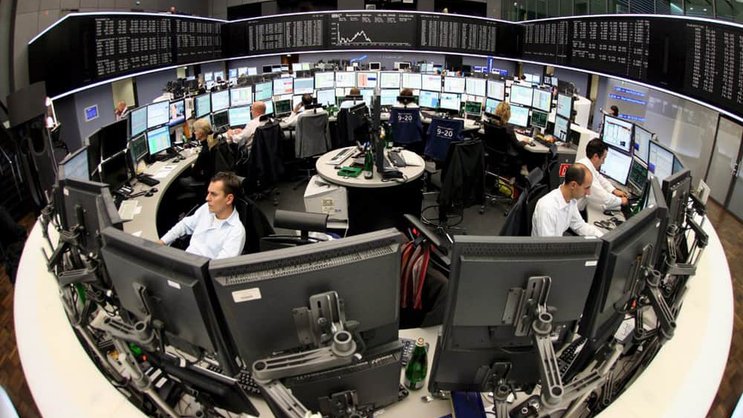 Experten erwarten in den nächsten Monaten eine Rückzugs-Flut von der Börse. Keystone