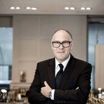 DUFT-MEISTER Vor sieben Jahren hat Werner Abt in Zürich an der Börsenstrasse die Premium-Parfümerie Spitzenhaus gegründet. Zuvor war er viele Jahre Chef der Parfümerie Osswald.