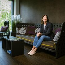 Schon weit fortgeschritten in der Integration von Hotelplan: Steffi Schulze zur Wiesch, Chefin Dertour Suisse, am Sitz des Reisekonzerns in Zürich-Altstetten.
