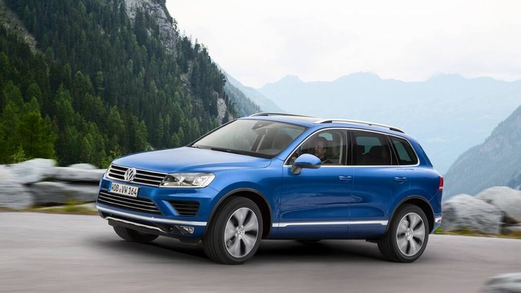 Erlaubt auch die zügige Kurvenhatz über Julier und Co.: VW Touareg PR