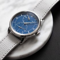 Die neue Régulateur von Louis Erard in Blau: Das 39-mm-Stahlgehäuse beherbergt ein Sellita-Automatikwerk.