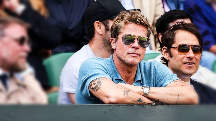 Schauspieler Brad Pitt mit einer «222» von Vacheron Constantin am Arm.