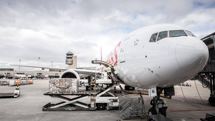 Flugzeug der Swiss in Zürich: Die Swiss-Mutter Lufthansa dreht an der Preisschraube – zum Leid der Passagiere.
