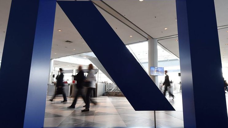 Deutsche Bank: Das Kreditinsitut gerät tiefer in Abwärtsstrudel. Keystone