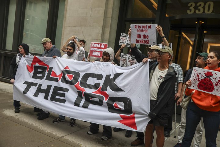 epa13304231 Demonstrators take part in a 'Stop Anthropic IPO' protest outside an Anthropic office in New York, New York, USA, 14 October 2026. Anthropic, an artificial intelligence (AI) company, is planning an initial public offering (IPO) projected to be the largest in history. EPA/SARAH YENESEL
