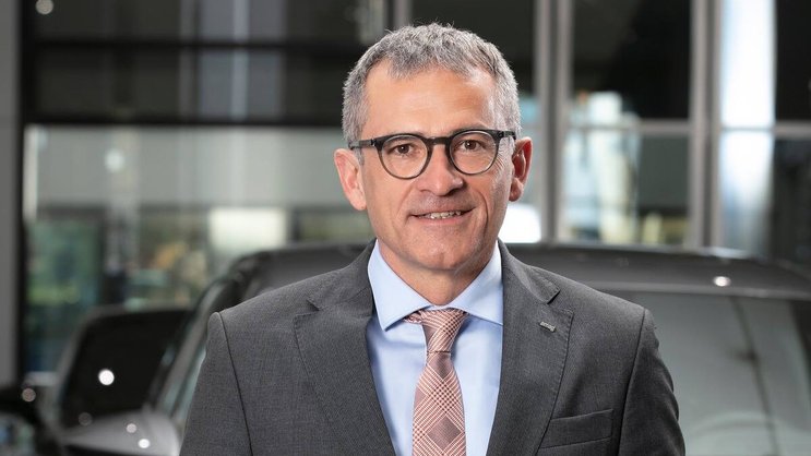 Helmut Ruhl arbeitet seit 2017 bei der Amag, seit März 2021 als CEO. Er studierte in Würzburg BWL, bildete sich am IMD Lausanne weiter, arbeitete weltweit in Führungspositionen bei Daimler/Mercedes.