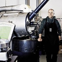 Caesar Eberhard betreibt die Dreiherzen-Rösterei in Einsiedeln in fünfter Generation.Vera Hartmann