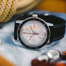 Die Bivouac von 1962 gilt als erste mechanische Armbanduhr mit Aneroidbarometer zur Anzeige von Höhe und Luftdruck.