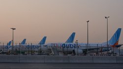 Parkierte Flugzeuge am Flughafen in Dubai: Für die Rückflüge von Schweizerinnen und Schweizer sind derzeit die Fluggesellschaften zuständig.