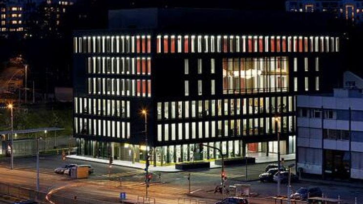 Im Zollfreilager Genf (Bild: Verwaltungsgebäude) lagern auf 140 000 Quadratmetern Milliardenwerte.