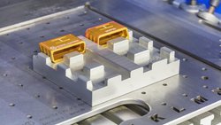 Der Multicoax-Verbinder MXP50 von Huber+Suhner.