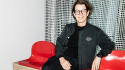 Auch nach fünf Interviews ist Tatjana Haenni noch locker: Die neue CEO von RB Leipzig will dem viel kritisierten Klub mehr Selbstbewusstsein verleihen.