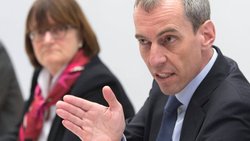 Die Finanzmarktaufsichts steht in Kritik: Sie spiele sich als «harter Watchdog» auf (Bild: Keystone).