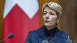 Karin Keller-Sutter wurde mit Hilfe des KI-Bots Grok sexistisch beleidigt – nun erstattet sie Anzeige.