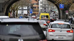 Verstopfte Strassen und viel Geduld: Wer kann, vermeidet Zürich während der Rushhour lieber.