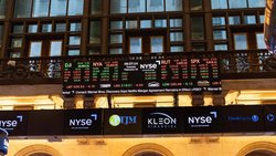 Blick auf eine Anzeigetafel der Börse in New York.