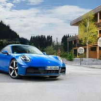 Mit fast 400 PS unter der Haube und neuen digitalen Features bietet das Basismodell nun ein noch dynamischeres Fahrerlebnis.