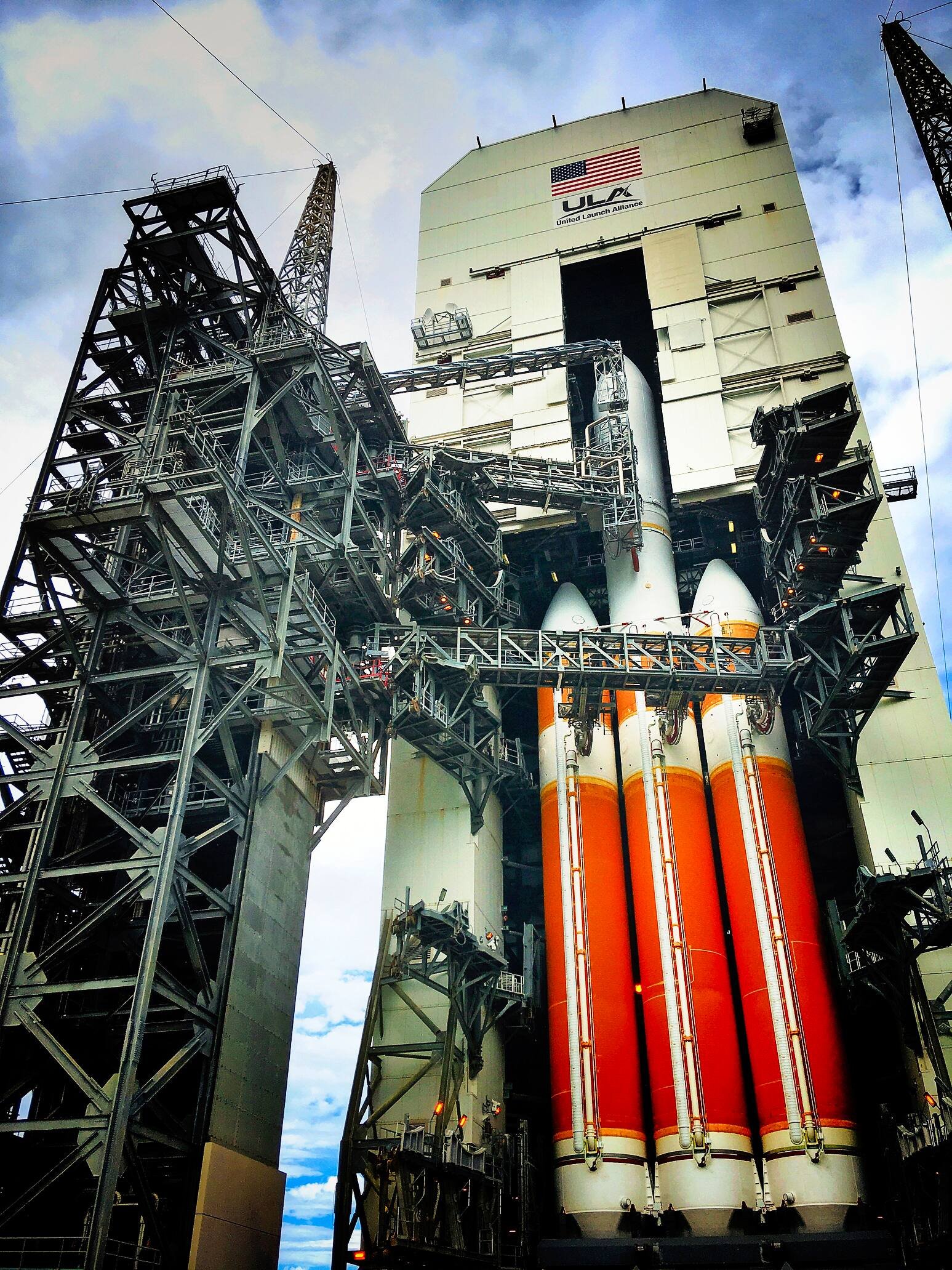 Die Delta IV Heavy ist mit 70,7 Meter Höhe die grösste Rakete in Diensten der NASA. Ein Start kostet 350 Millionen Dollar.