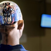 Humanoide Roboter wie Sophia (Bild) existieren bereits, doch künstliche Superintelligenz würde weit darüber hinausgehen.