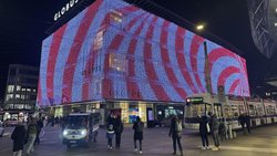Globus-Warenhaus an der Zürcher Bahnhofstrasse: Das Unternehmen bezieht künftig Managementleistungen von der Firmenmutter Central Group im europäischen Ausland.