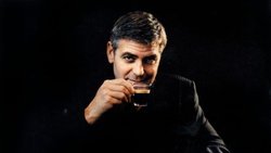 George Clooney: Der Markenbotschafter findet die Nespresso-Kapseln künftig bei Ebay Deutschland.