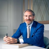 Fabrizio Buonamassa: Der 1971 in Neapel geborene Designer ist Product Creation Executive Director der Bulgari Watch Division. Nach seinem Industrial-Design-Studium in Rom startete er im Fiat Style Centre in Turin, 2001 wechselte er zu Bulgari.