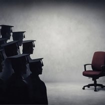 Viele Anwärter auf wenige Plätze – schwierige Zeiten für Hochschulabgänger.