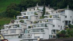 Terrassensiedlung in der Schweiz.