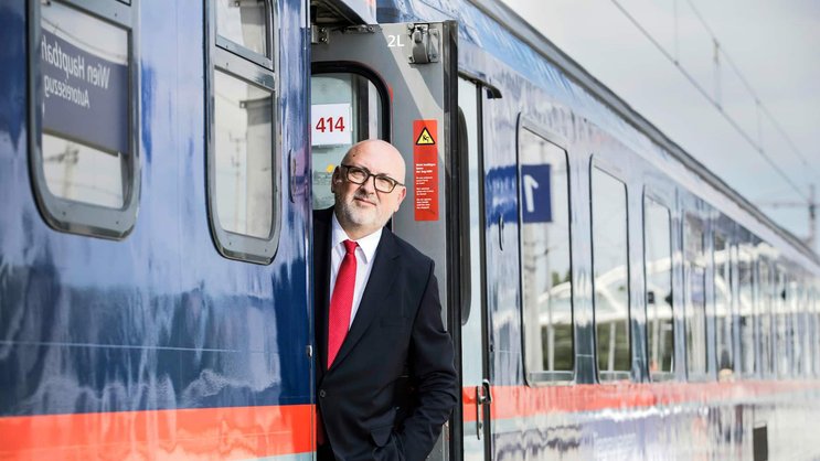 Andreas Matthä: Der ÖBB-Chef kann mit flächendeckendem Handynetz in den Zügen sowie mit störungsfreiem W-LAN punkten. In diesen Bereichen hinken die SBB hinterher.
