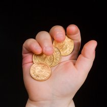 Gold glänzt wieder. Nach heftigen Rückschlägen im ersten Halbjahr scheint der Goldpreis Boden gefunden zu haben.