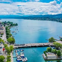 Blick auf das linke Ufer des Zürichsees: Im Zürcher Quartier Seefeld begann der Aufstieg von Urs Ledermann zum Immobilienunternehmer.