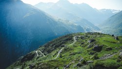 Brutal und faszinierend in einem: Die Serpentinen auf die Rossmettlen hoch über Andermatt.
