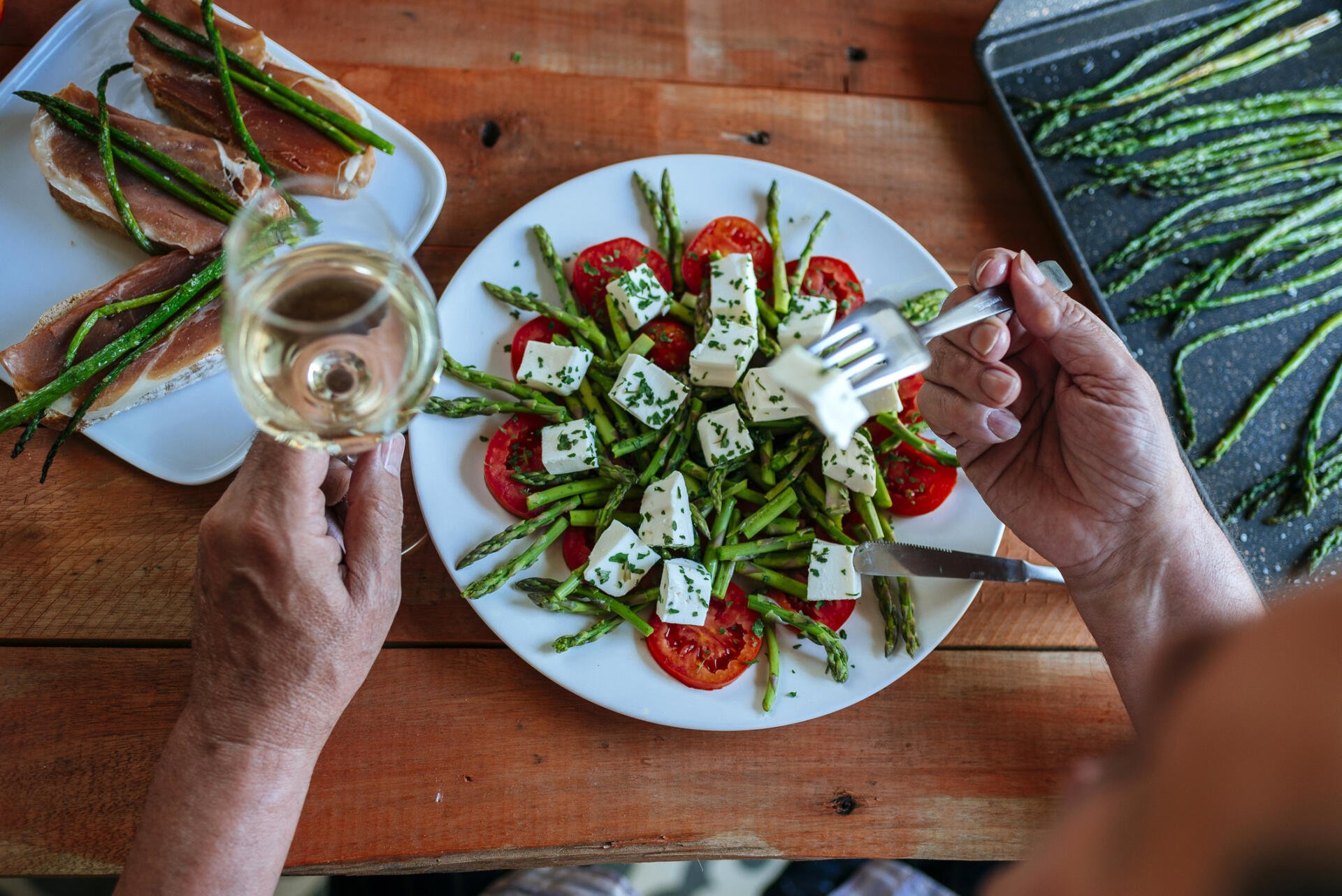 Grüner Spargel ist einfacher mit Wein zu kombinieren als weisser Spargel, denn er ist nussiger und hat weniger Bitterstoffe.