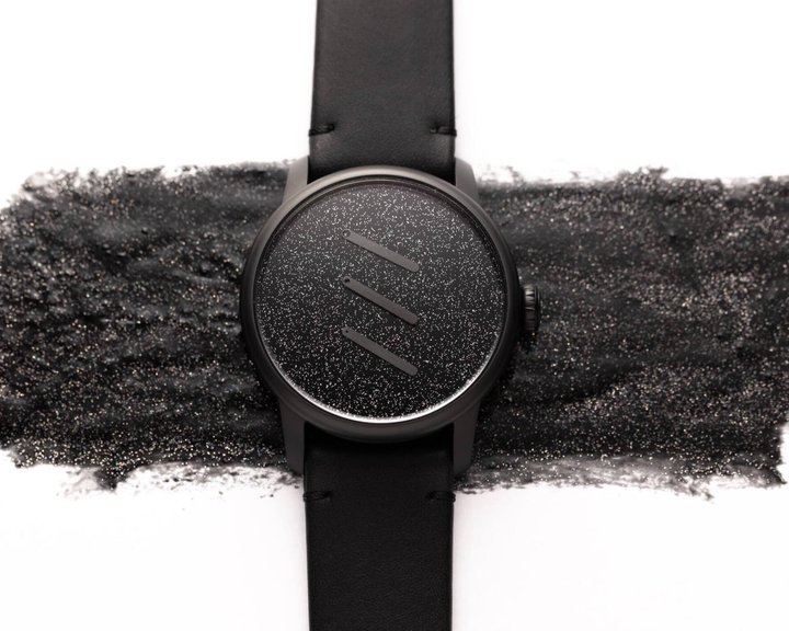 Die Uhr Noirmont x Olivier Mosset von 2024.