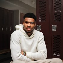 Giannis Antetokounmpo gestaltete zwei limitierte Breitling-Modelle.